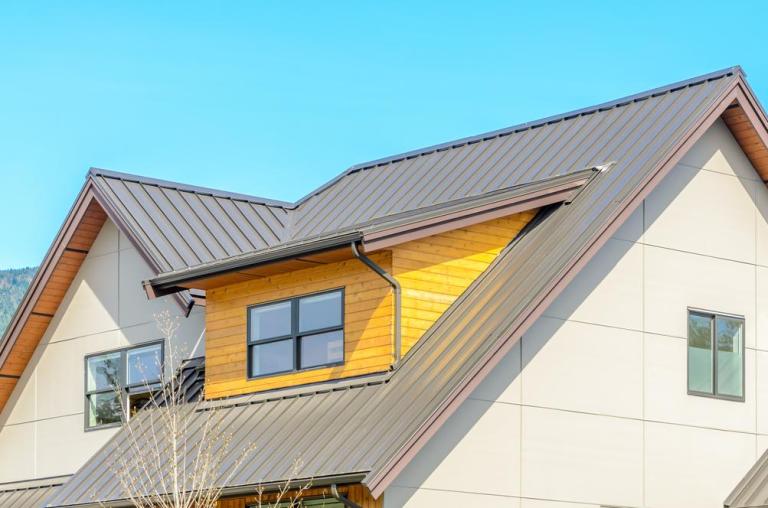 Pourquoi choisir une couverture aluminium à Pornic pour votre toit ?